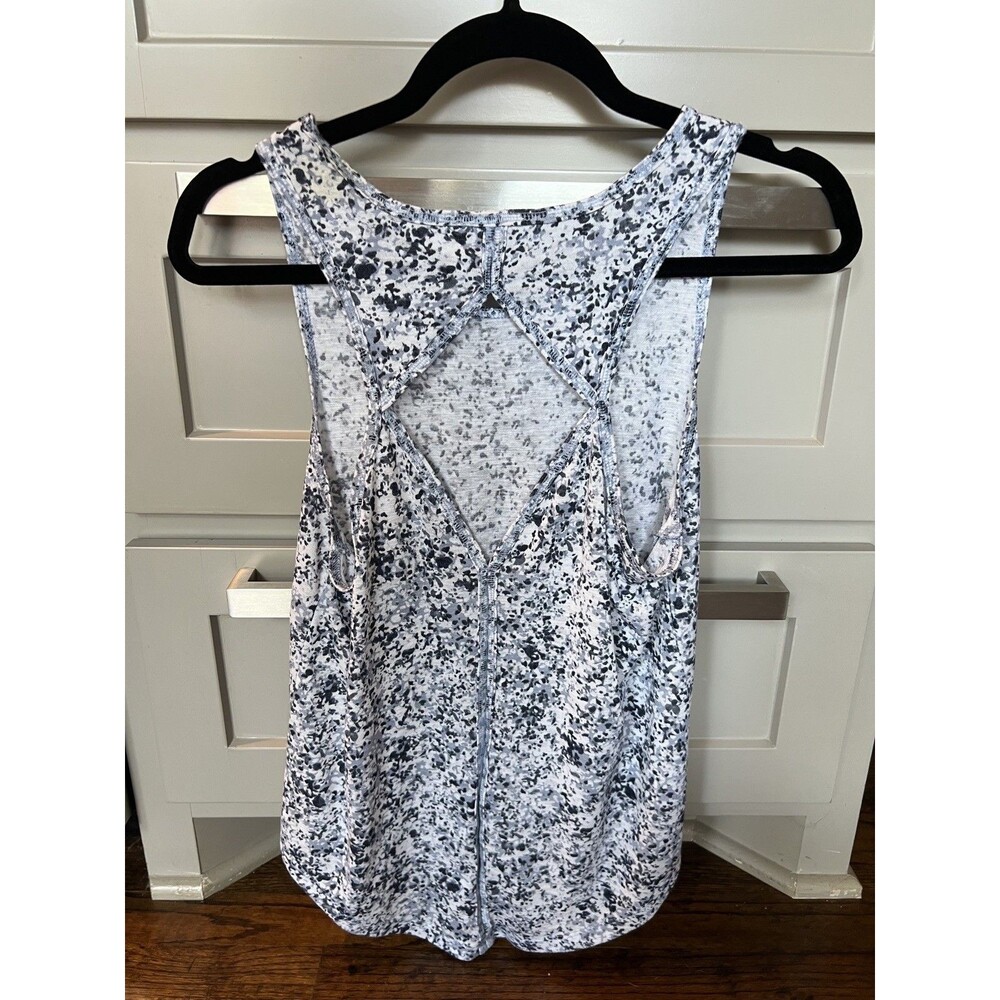 ATHLETA BREEZY PRINTED CUTOUT RACERBACK TANK SZ Small blue/grey